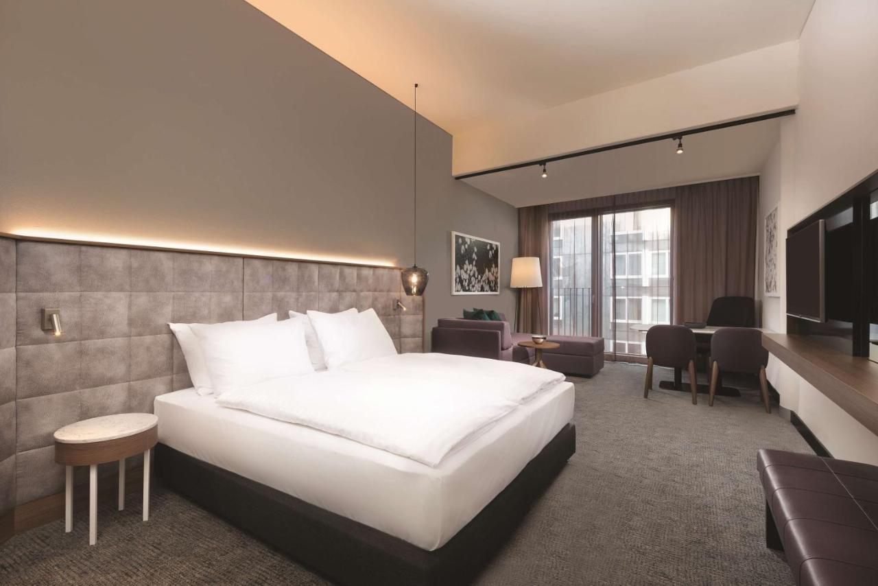 Hotel Adina