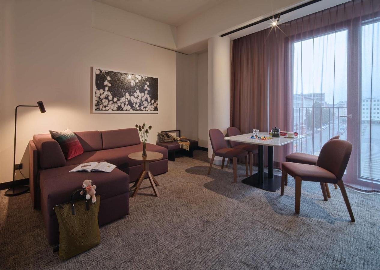 Hotel Adina