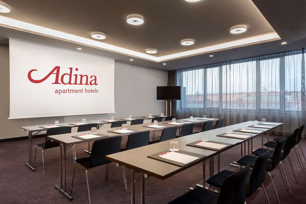Adina 4*