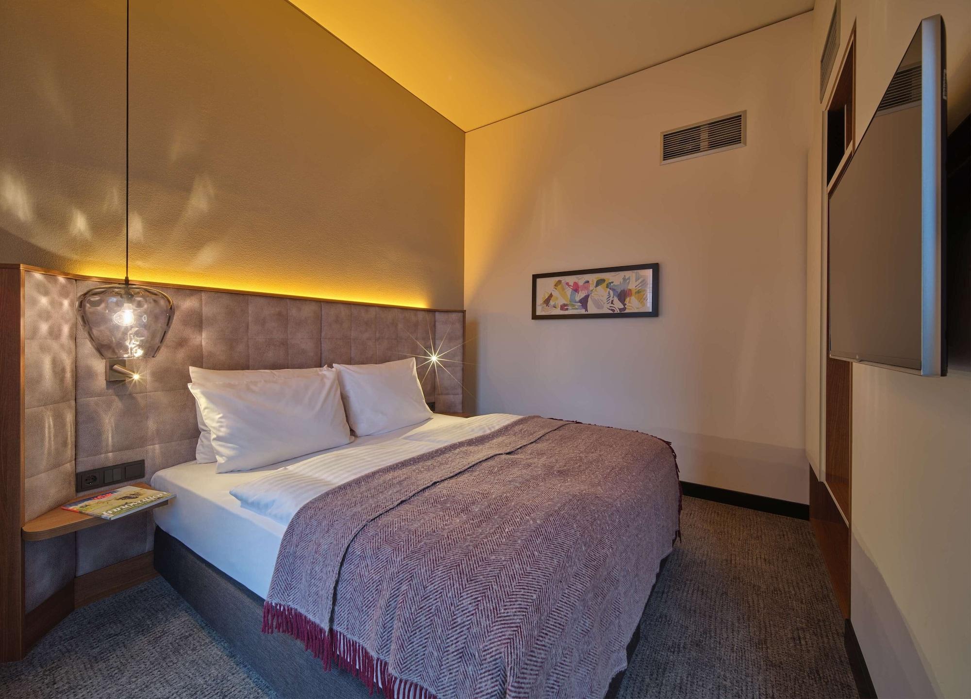 Adina Hotel 4*